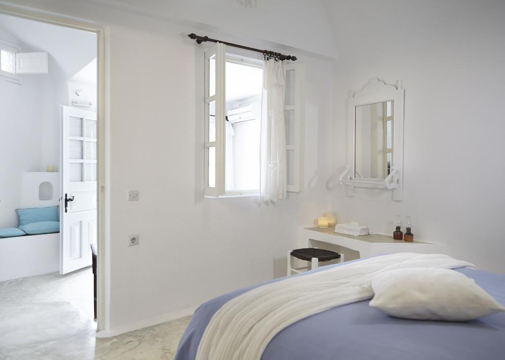Altana Heritage Suites Imerovigli  Habitación foto
