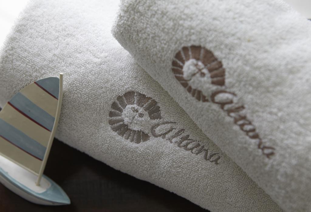 Altana Heritage Suites Imerovigli  Habitación foto